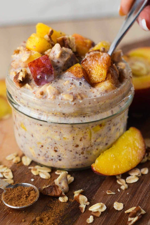 PEACH COBBLER OVERNIGHT OATS