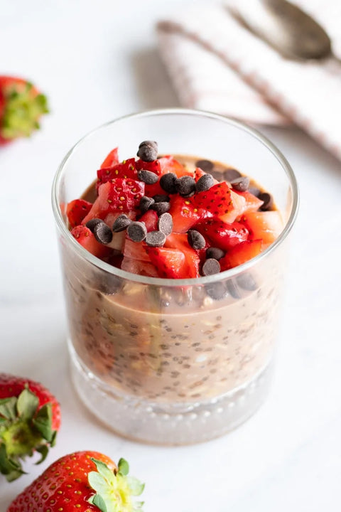 CHOCOLATE COVERED STRAWBERRY OVERNIGHT OATS